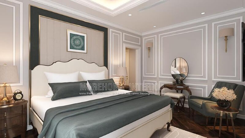 Nệm ốp tường kết hợp bo viền kim loại mạ vàng kết hợp cùng giường bọc nệm trắng tạo nên không gian phòng ngủ tân cổ điển sang trọng, quý phái. thiết kế nội thất chung cư